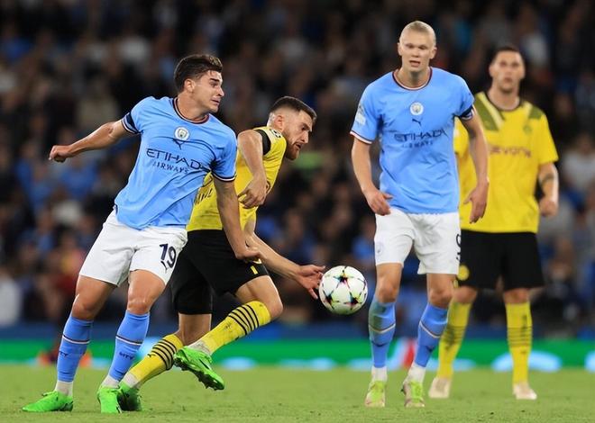 宝刀未老！53岁齐达内再现马赛回旋，戏耍大美女后轻盈破门